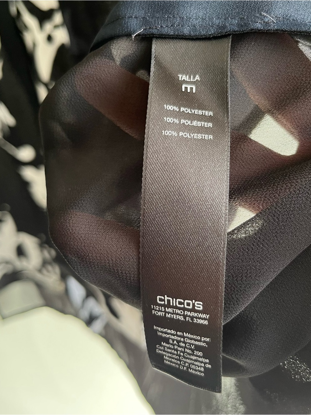 Chicos black label blouse sheer back sz med black white floral print popover euc - Picture 4 of 4